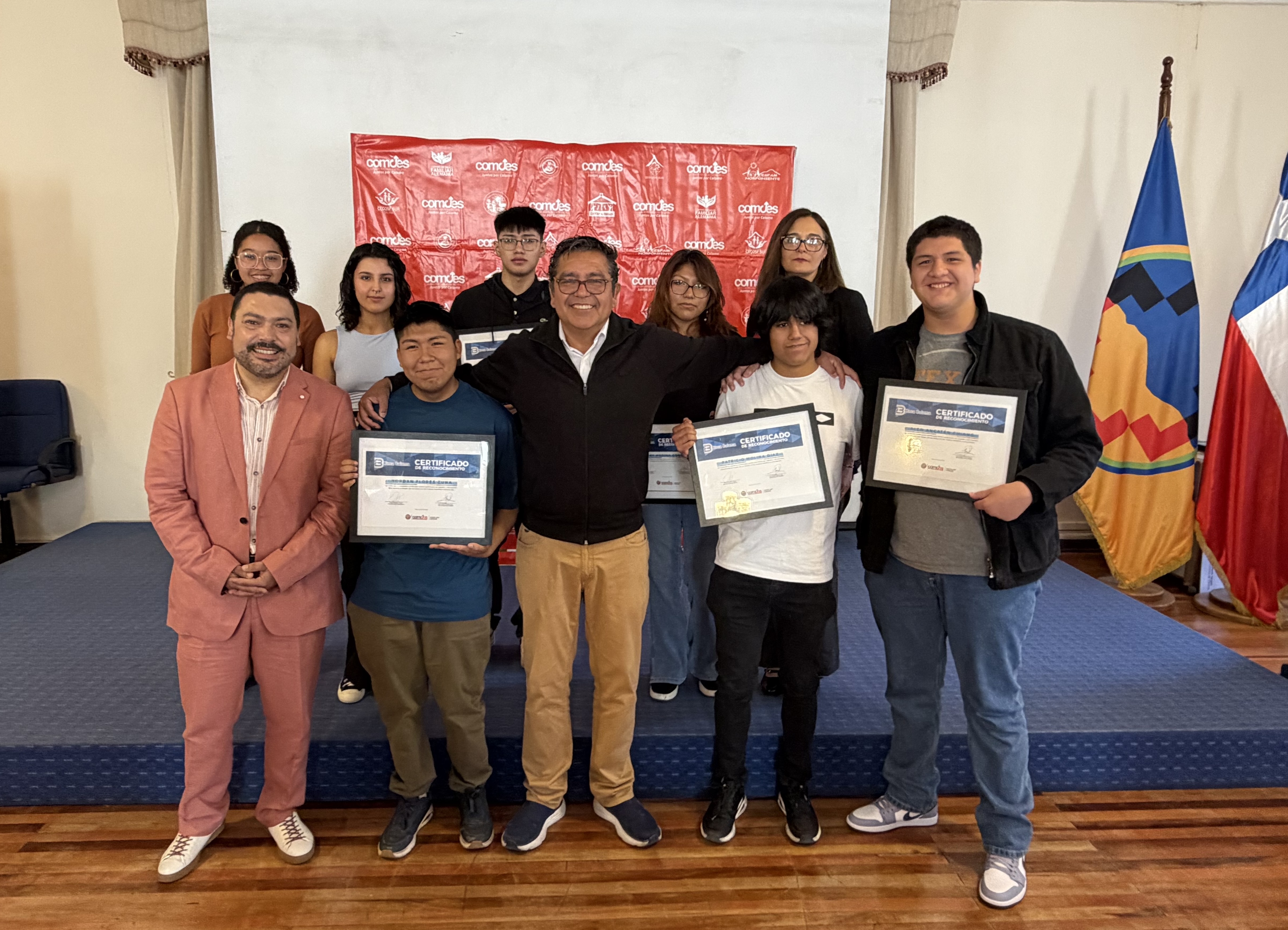 ALUMNOS DESTACADOS EN LA PAES RECIBEN “BECA CALAMA” POR LA MUNICIPALIDAD